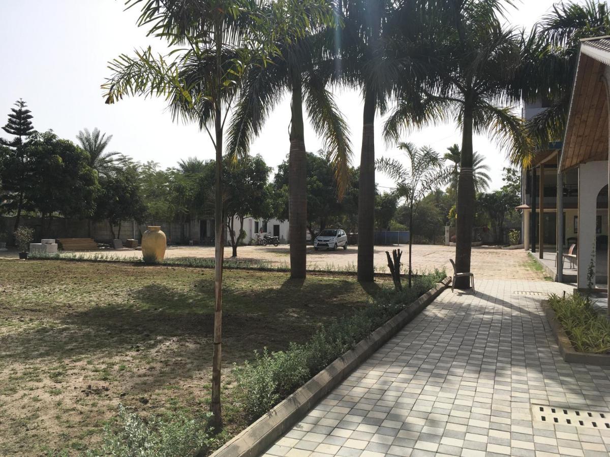 Vits Daman Devka Beach Bagian luar foto