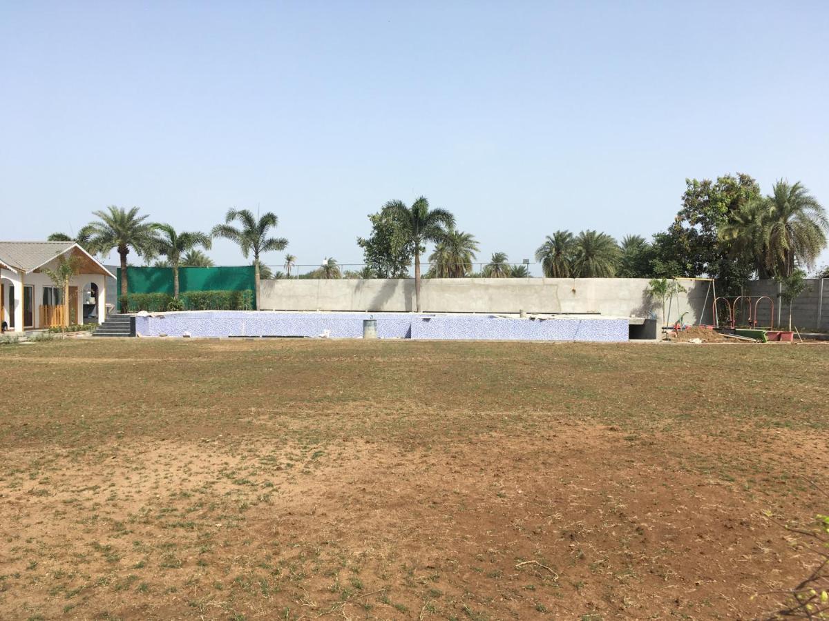 Vits Daman Devka Beach Bagian luar foto