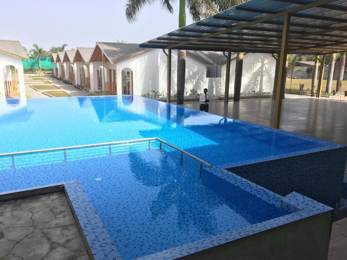 Vits Daman Devka Beach Bagian luar foto