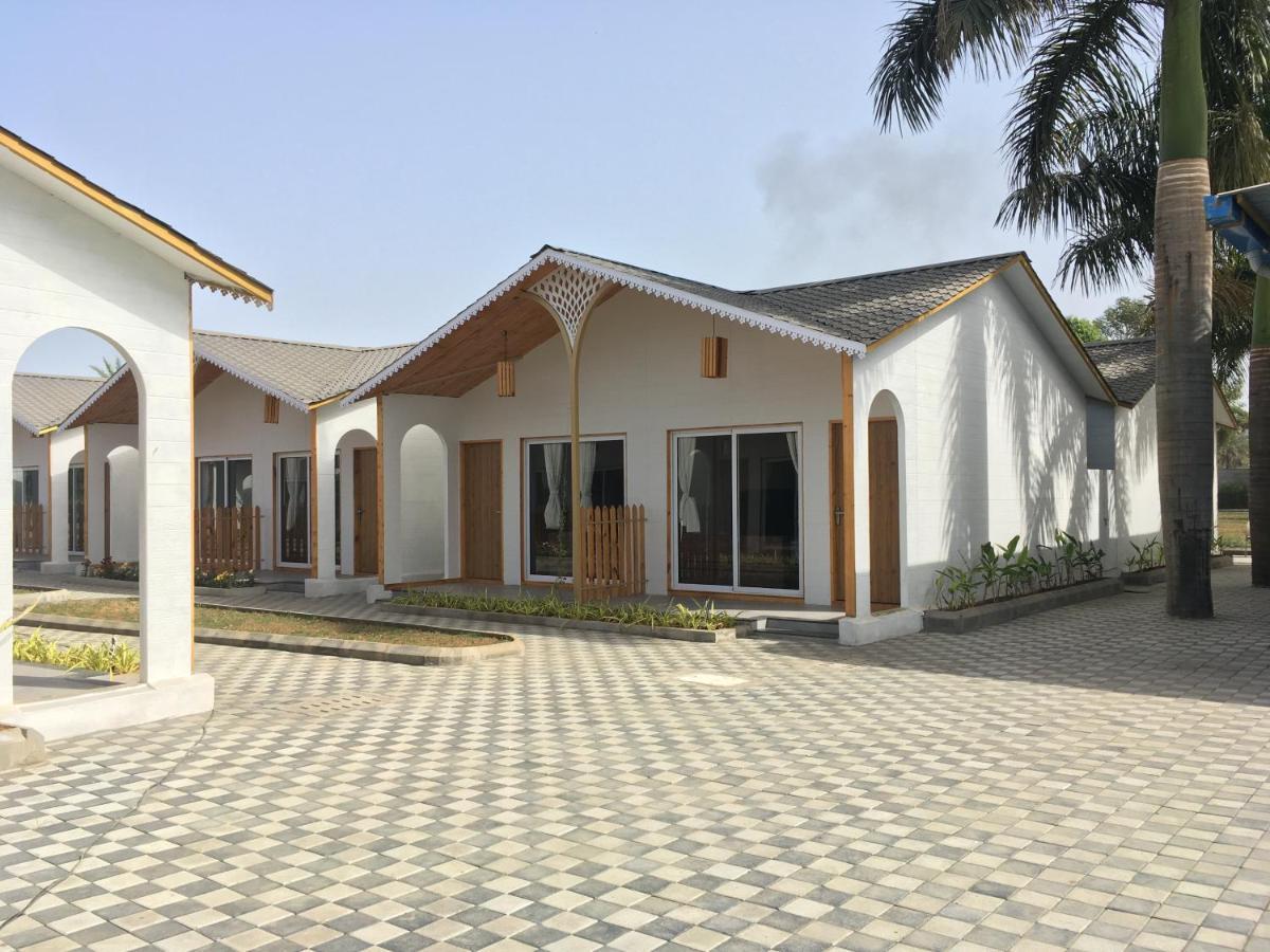 Vits Daman Devka Beach Bagian luar foto