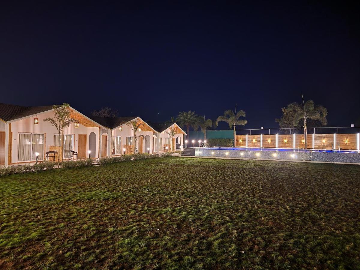 Vits Daman Devka Beach Bagian luar foto