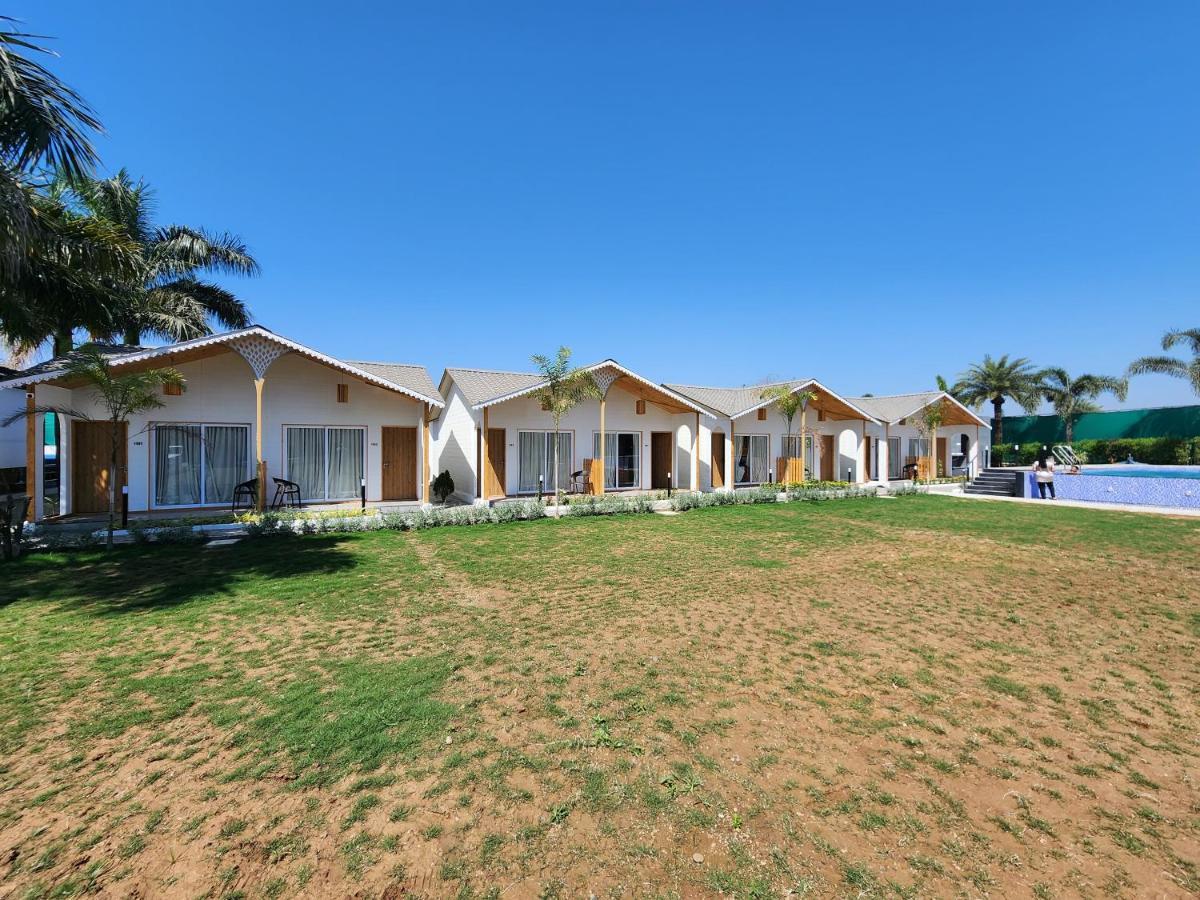 Vits Daman Devka Beach Bagian luar foto